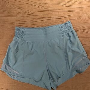lululemon 2.5” size 4 pool party blue hotty hot shorts NWOT